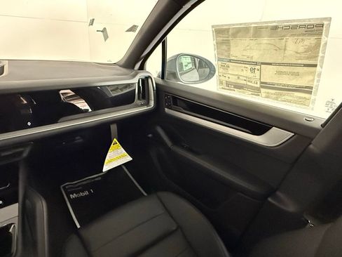 New 2026 Porsche Cayenne image 24