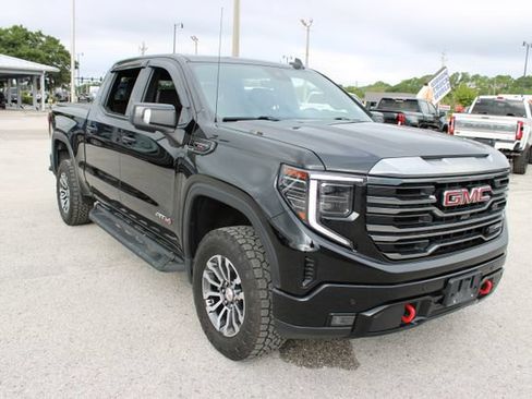 Used 2023 GMC Sierra 1500 AT4 w/ AT4 Premium Package AWD/4WD image 16