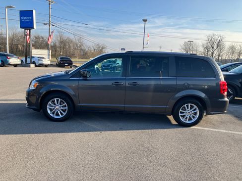 Used 2019 Dodge Grand Caravan SXT image 4