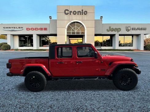 Used 2022 Jeep Gladiator Sport image 2