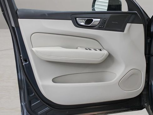 Certified 2025 Volvo XC60 B5 Ultra w/ Protection Package Premier AWD/4WD image 16