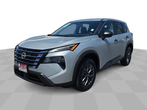 Used 2024 Nissan Rogue S FWD image 4