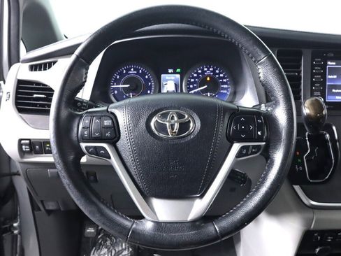 Used 2020 Toyota Sienna XLE image 12
