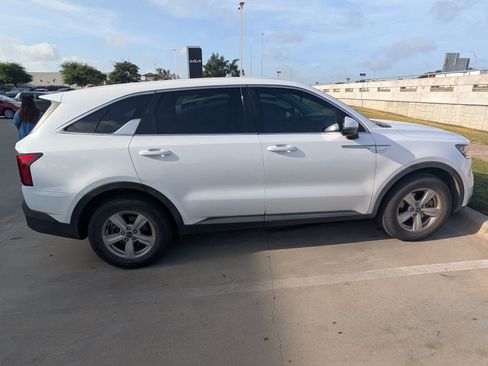 Used 2022 Kia Sorento LX FWD image 5