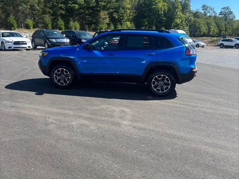Used 2022 Jeep Cherokee Trailhawk image 4