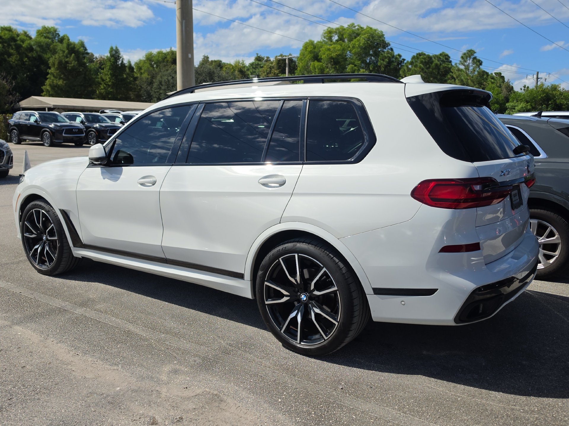 Used 2021 BMW X7 xDrive40i w/ M Sport Package AWD/4WD image 4
