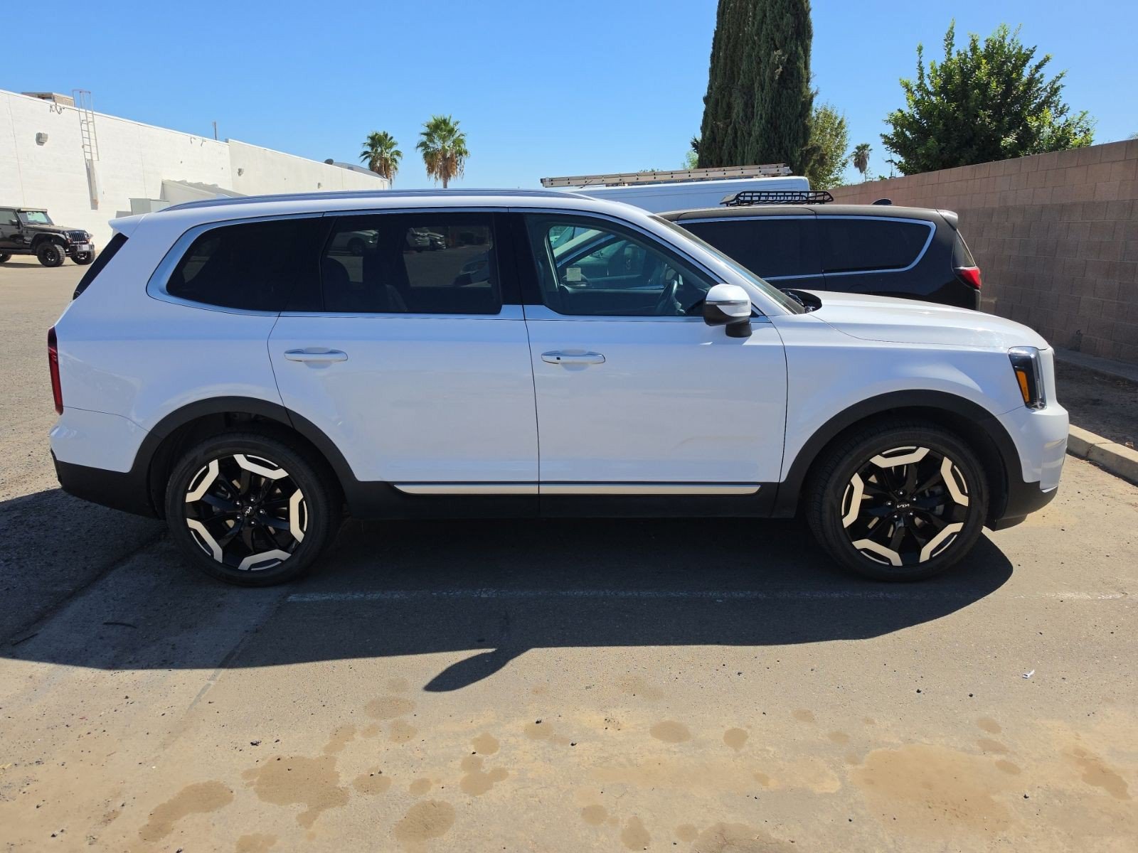 Used 2023 Kia Telluride S w/ S Sunroof Package AWD/4WD image 3