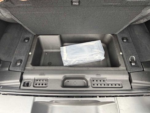 Used 2025 Jeep Wrangler Sahara image 11