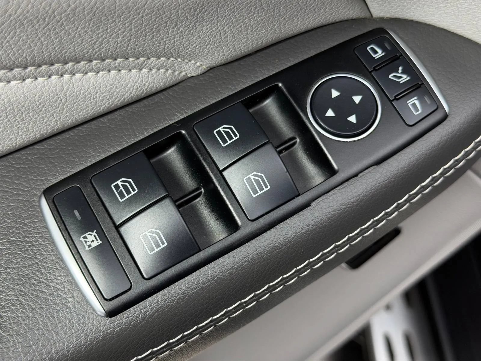 Used 2015 Mercedes-Benz ML 350 4MATIC w/ Premium 1 Package image 25