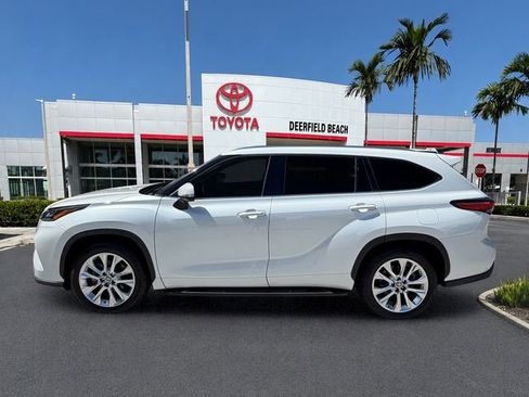 Used 2022 Toyota Highlander Limited FWD image 4