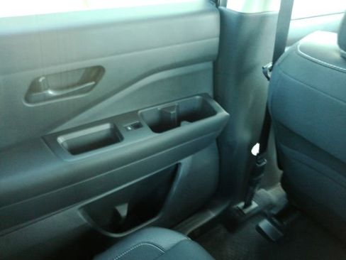 Used 2024 Nissan Pathfinder SV image 28