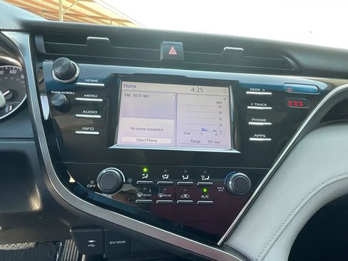 Used 2018 Toyota Camry LE image 20