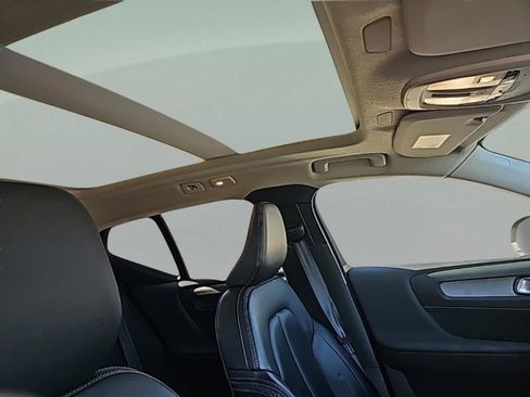 Used 2023 Volvo XC40 B5 Plus w/ Protection Package Premier image 37