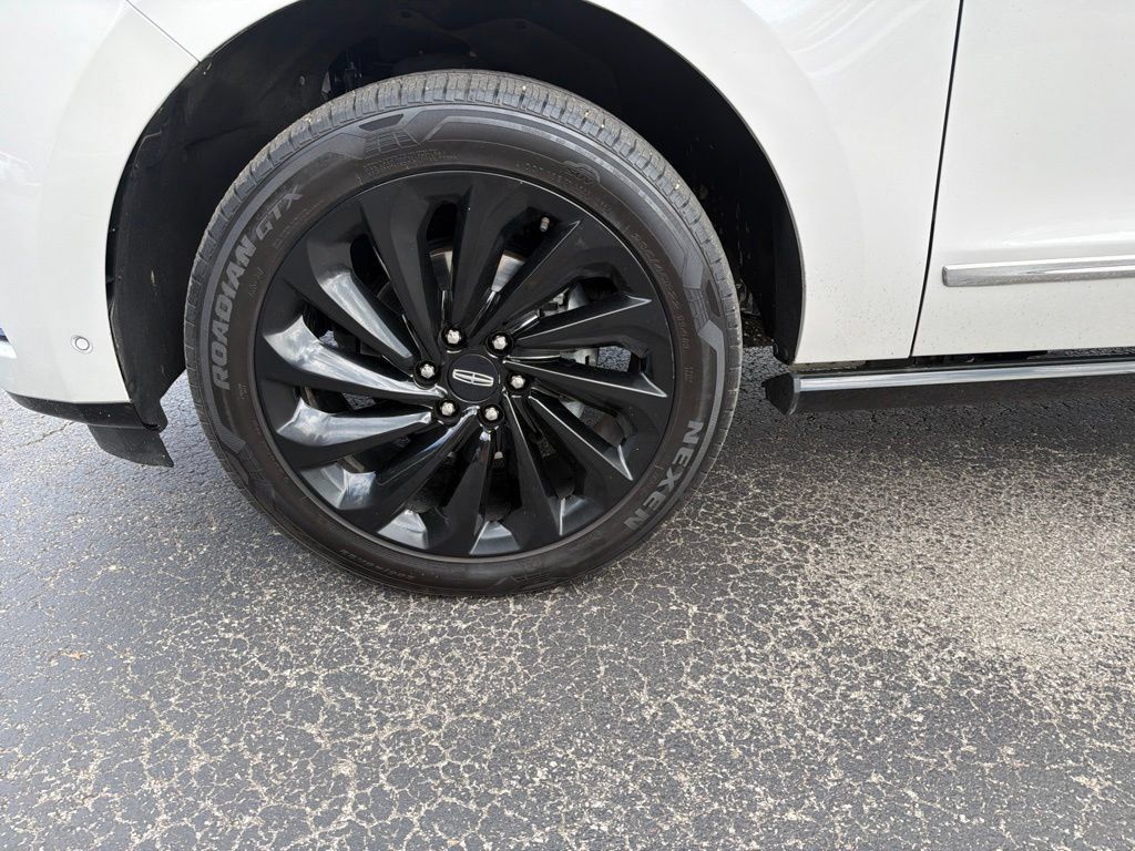 Used 2021 Lincoln Navigator L Reserve AWD/4WD image 9