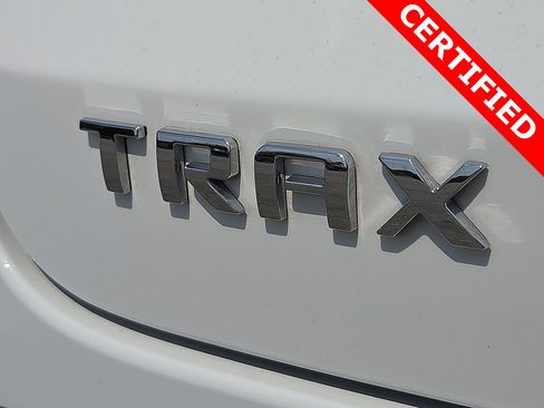 Used 2025 Chevrolet Trax LS image 9