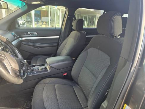 Used 2017 Ford Explorer XLT AWD/4WD image 9