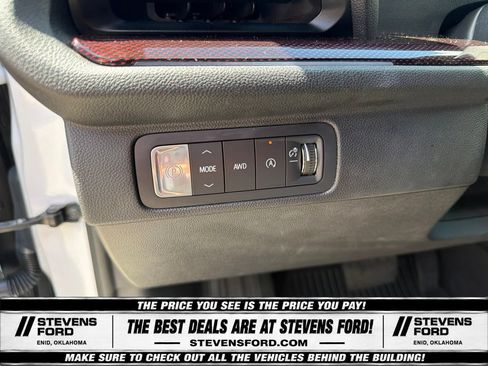 Used 2025 Chevrolet Traverse Z71 w/ Enhanced Driving Package AWD/4WD image 22