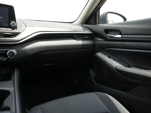 Used 2025 Nissan Altima 2.5 SV FWD image 8