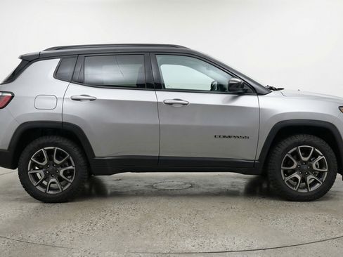 Used 2025 Jeep Compass Trailhawk AWD/4WD image 11