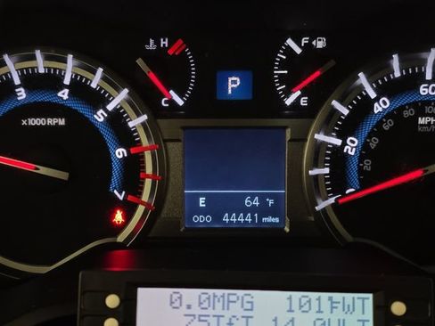 Used 2019 Toyota 4Runner TRD Off-Road AWD/4WD image 13