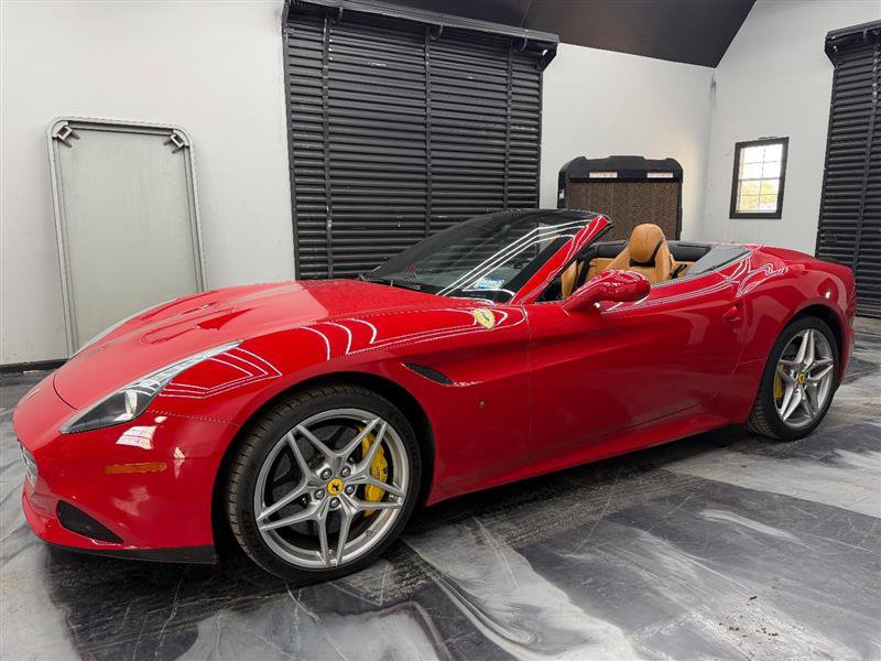 Used 2015 Ferrari California T RWD image 3