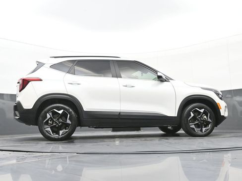 Used 2024 Kia Seltos EX image 49