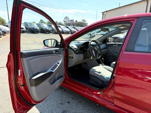 Used 2016 Hyundai Accent SE image 8