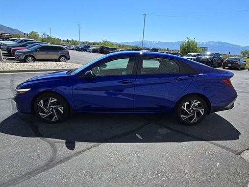 Used 2025 Hyundai Elantra Sport FWD image 7