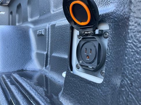 Used 2025 GMC Sierra 1500 SLT image 33