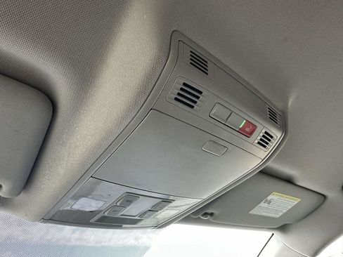 Used 2022 Volkswagen Taos SE image 29