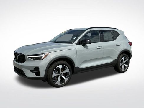 Used 2026 Volvo XC40 B5 Plus AWD/4WD image 2