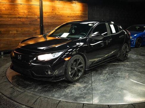 Used 2018 Honda Civic Sport image 2