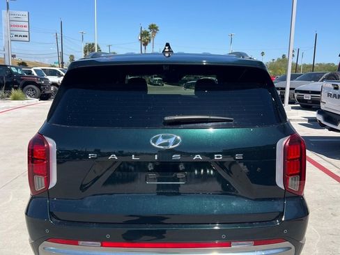 Used 2024 Hyundai Palisade Calligraphy image 3