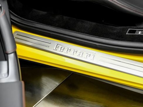 Used 2022 Ferrari F8 Tributo RWD image 37