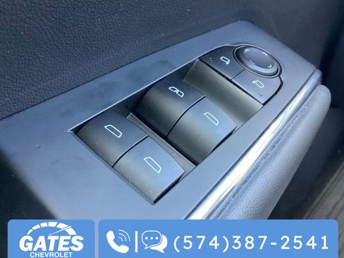 Used 2025 GMC Acadia Elevation image 29