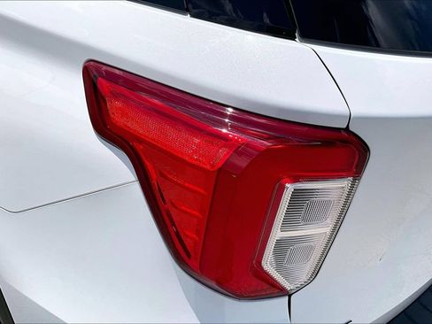 Certified 2023 Ford Explorer XLT w/ Equipment Group 202A AWD/4WD image 30