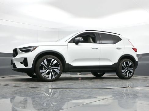 Used 2023 Volvo XC40 B5 Ultimate w/ Protection Package Premier AWD/4WD image 38