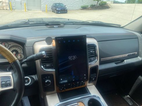 Used 2018 RAM 3500 Laramie Longhorn w/ Snow Chief Group AWD/4WD image 17