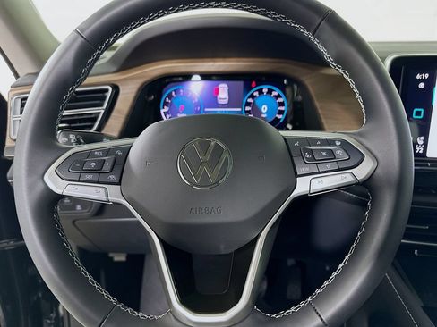 Used 2026 Volkswagen Atlas SE w/ Panoramic Sunroof Package FWD image 19