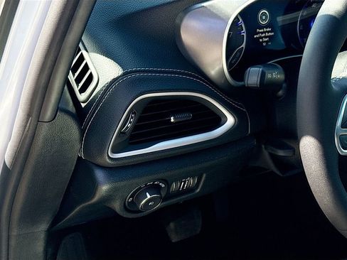 New 2026 Chrysler Pacifica Select image 10