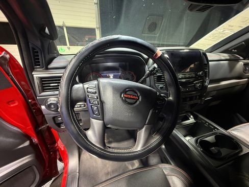 Used 2022 Nissan Titan PRO-4X w/ Pro-4x Convenience Package AWD/4WD image 9