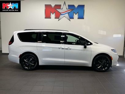 New 2026 Chrysler Pacifica Limited