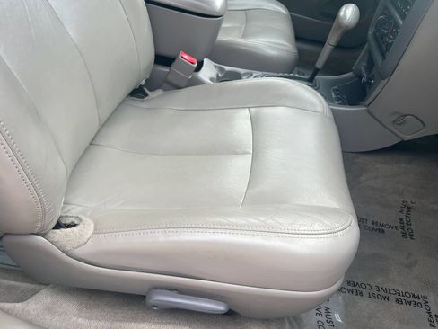 Used 1998 Oldsmobile Cutlass GLS FWD image 15