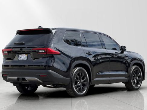 Used 2024 Toyota Grand Highlander Limited image 3