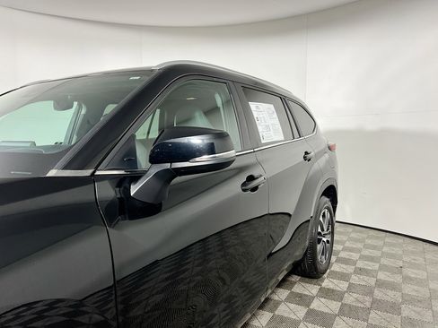 Used 2023 Toyota Highlander XLE image 13