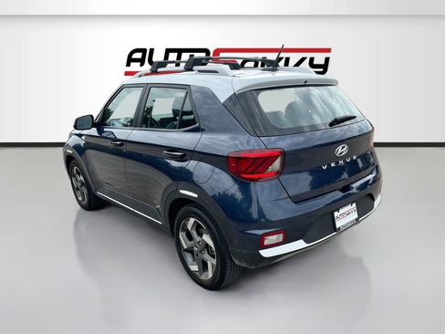 Used 2024 Hyundai Venue Limited FWD image 5