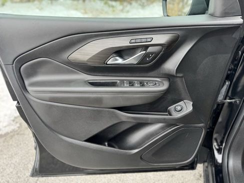 Used 2023 GMC Terrain SLT image 8