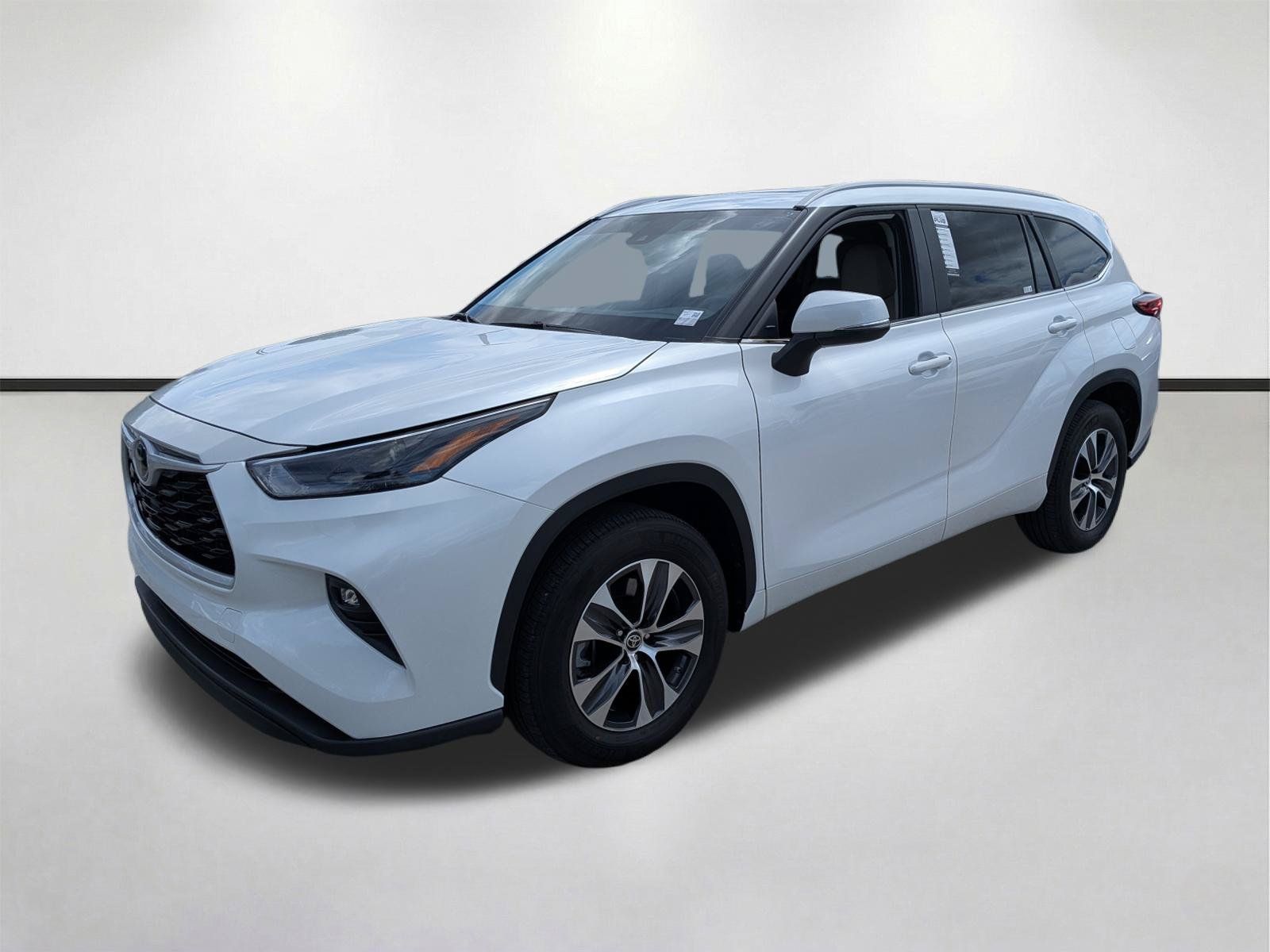Used 2023 Toyota Highlander XLE FWD image 8