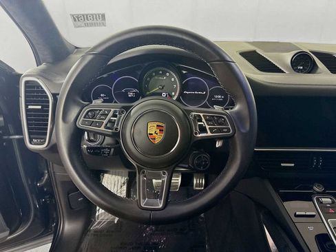 Used 2023 Porsche Cayenne Turbo S image 12