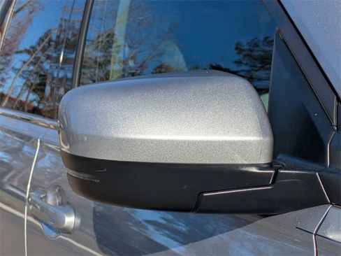 Used 2024 Honda Pilot Touring image 11